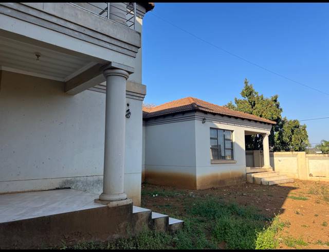 6 BEDROOM HOUSE FOR SALE IN SIBASA
